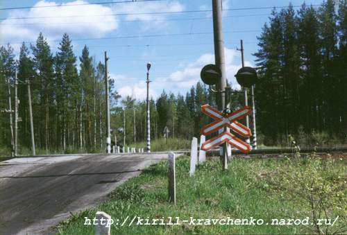 Фото 10. 2005-05-20. Железнодорожный переезд между Новой и Старой Малуксами