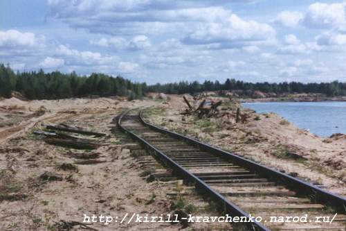 Фото 38. 2005-05-20. Железная дорога на Малуксинские карьеры