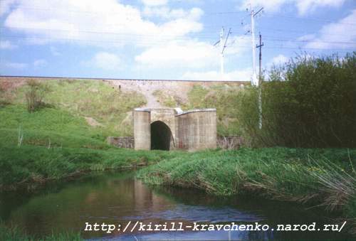 Фото 11. 2005-05-23. Труба реки Кикенка в Стрельне