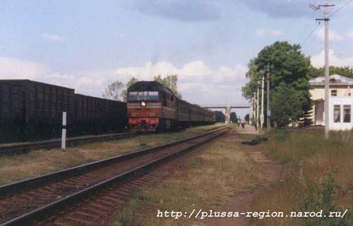 Фото 01. 2005-07-06. Отправление со станции Струги Красные поезда Луга-Псков