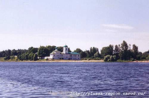 Фото 20. Мирожский монастырь на берегу реки Великая