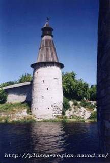 Фото 26. Башня на берегу реки Пскова