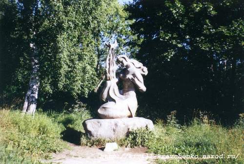 Фото 39. Вот такая скульптура "Мелодия" находится на пр.Карла Маркса неподалеку от речного порта