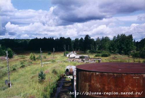 Фото 03. 2005-08-03. Брошенные склады ГСМ, вид с одного из баков